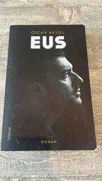 Özcan Akyol - Eus, Ophalen of Verzenden, Zo goed als nieuw, Özcan Akyol, Nederland