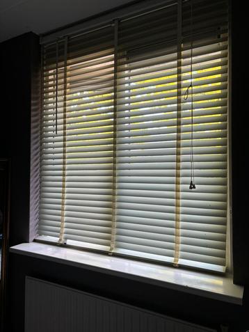 Houten Jaloezie Gebroken Wit/Lichtgrijs 145x140  - Bieden! beschikbaar voor biedingen