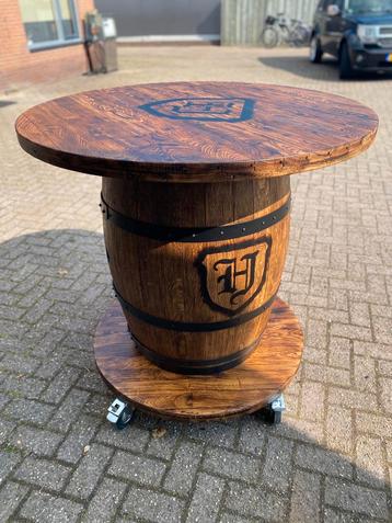 Statafel/bartafel/hoge eettafel van wijnvat en eikenhout  beschikbaar voor biedingen