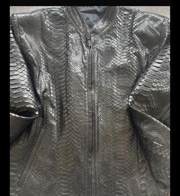 Unieke Python Leren Jas - Geweldige Staat! beschikbaar voor biedingen