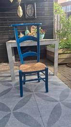 Antieke bidstoel in perfecte staat, Blauw met rieten zitting, Huis en Inrichting, Stoelen, Riet of Rotan, Blauw, Zo goed als nieuw