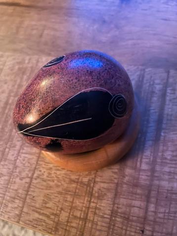 Handgesneden stenen vogel sculptuur beschikbaar voor biedingen