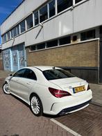 Mercedes-Benz CLA 180 122pk 7G-DCT 2017 Wit, Auto's, Zwart, 4 cilinders, 715 kg, Leder en Stof