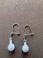 Leuke oorbelletjes, witte lampjes., Ophalen of Verzenden, Zo goed als nieuw, Wit, Overige materialen