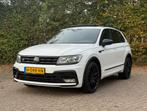 Volkswagen Tiguan 2.0 TDI / 3X R- LINE / PANO / LEER / VOL!, Auto's, Automaat, Wit, USB, Bedrijf