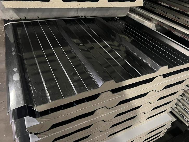 Diverse partijen geisoleerde dakplaten en wandpanelen., Doe-het-zelf en Verbouw, Platen en Panelen, Zo goed als nieuw, Overige materialen