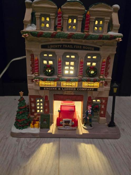 LEMAX Liberty Trial Fire House en Derby & Sons Brewery, Diversen, Kerst, Zo goed als nieuw, Ophalen of Verzenden