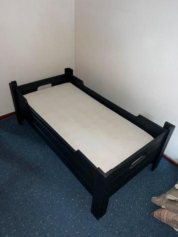 Kinderen peuterbed 60x120 met matras beschikbaar voor biedingen
