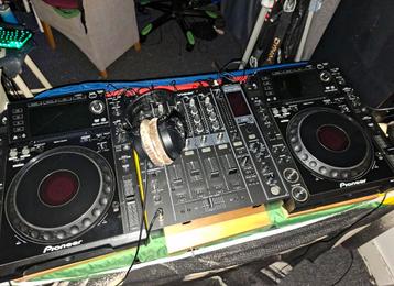 Pioneer DJM800 2 cdj2000 bieden.  beschikbaar voor biedingen