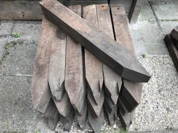Piketpaaltjes hardhout 32 stuks beschikbaar voor biedingen
