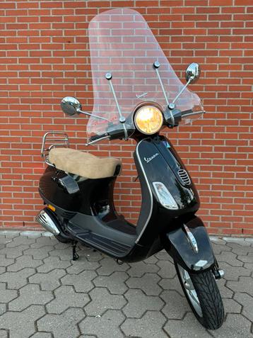 Originele Vespa LX50 4T (BJ2013) Zwart 2403KM NIEUWSTAAT beschikbaar voor biedingen