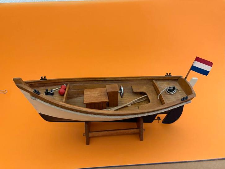 Houten Modelboot met Nederlandse Vlag, Hobby en Vrije tijd, Modelbouw | Boten en Schepen, Zo goed als nieuw, 1:32 tot 1:50, Overige merken