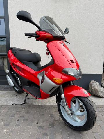 ⭐️Gilera runner 50cc Darkdream Brom 🇳🇱 5744KM NIEUWSTAAT⭐️ beschikbaar voor biedingen