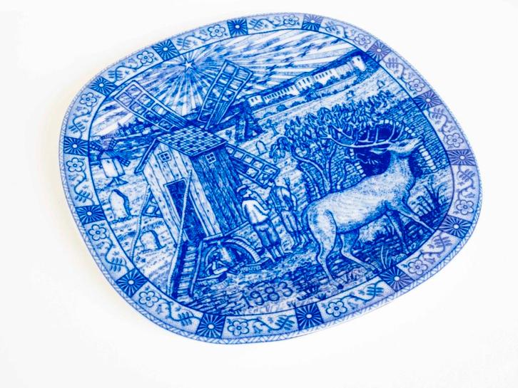 Rörstrand Julen (wand)bord 1983 | G. Nylund | Zweeds design, Antiek en Kunst, Kunst | Designobjecten, Ophalen of Verzenden