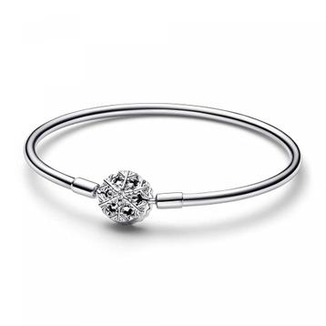 Pandora Sparkling Snowflake bangle 19cm (limited edition) beschikbaar voor biedingen
