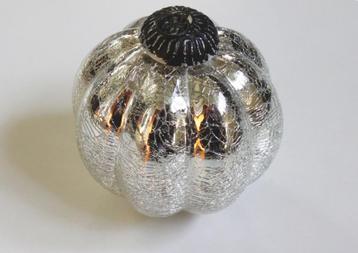 Kerstbal van glas craquelé beschikbaar voor biedingen