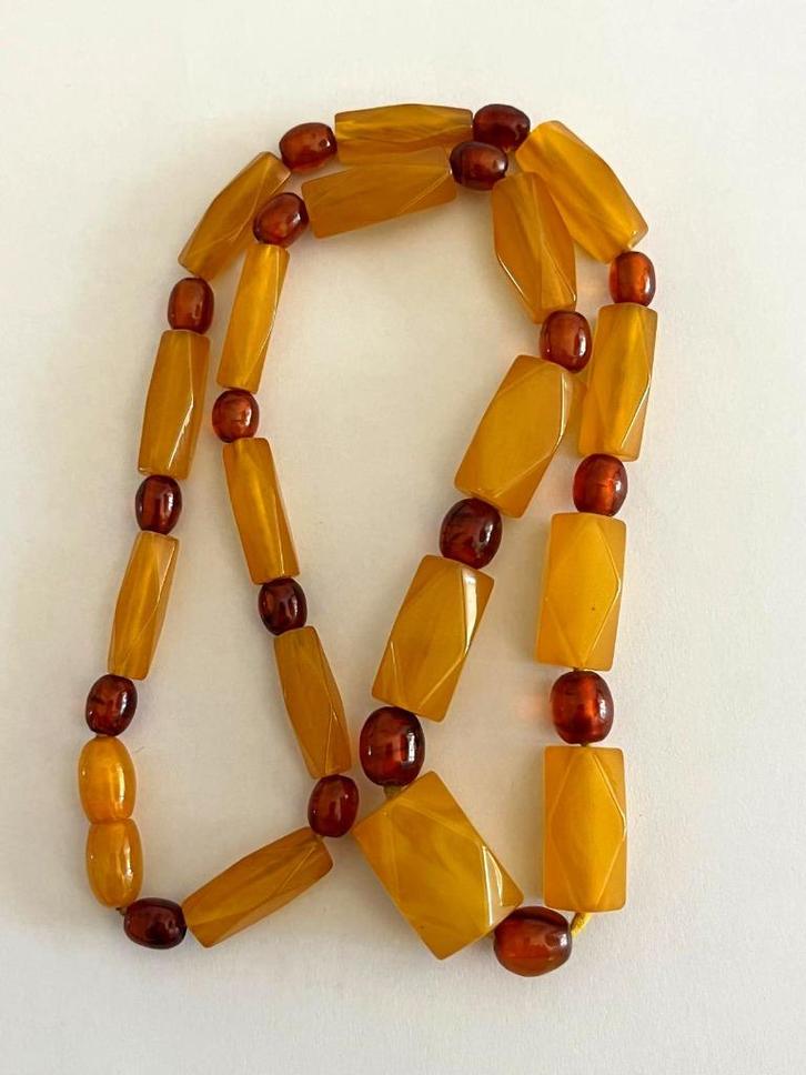 Mooie oude Bakeliet / Catalin Amber kleurige Ketting, Sieraden, Tassen en Uiterlijk, Antieke sieraden, Ketting, Overige materialen