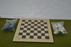Vintage schaakbord met kunststof schaakstukken groen vilten, Een of twee spelers, Ophalen of Verzenden, Gebruikt