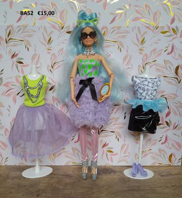 Diverse leuke Barbie advertenties voor fantasierijk vermaak beschikbaar voor biedingen