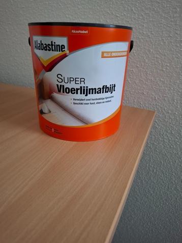 Alabastine Super vloerlijmafbijt (ruim 1,5 liter). beschikbaar voor biedingen