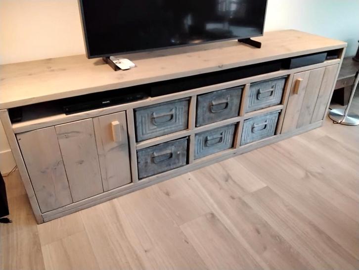 Tv meubel met veel opbergruimte, Huis en Inrichting, Kasten | Dressoirs, Zo goed als nieuw, 200 cm of meer, 25 tot 50 cm, Ophalen
