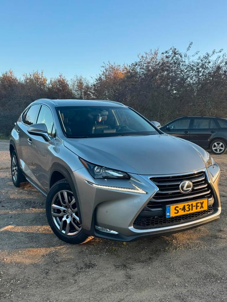 Lexus NX 300H 2.5 E-cvt 2WD 2015 Grijs, Auto's, Lexus, Particulier, NX, ABS, Achteruitrijcamera, Adaptieve lichten, Adaptive Cruise Control
