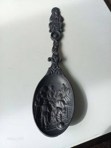 Tinnen lepel 18 cm met reliëfscene De Tandmeester  Jan Steen beschikbaar voor biedingen