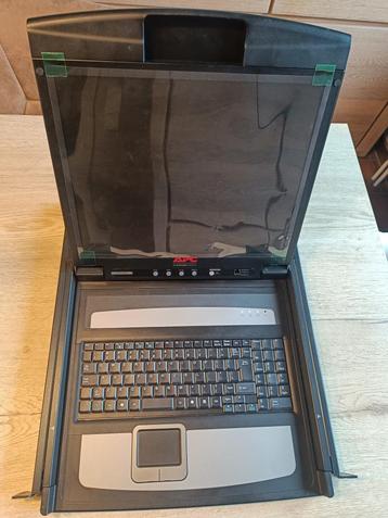 2x AP5717 APC 17" Rack LCD Console beschikbaar voor biedingen