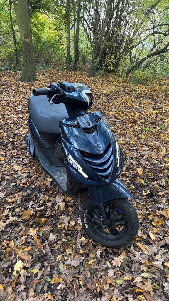 Piaggo Zip 2008, Fietsen en Brommers, Scooters | Piaggio, Gebruikt, Zip, Maximaal 45 km/u, Benzine, Ophalen