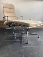 Vitra EA 222 fauteuil met EA 223 hocker , vol leder, 2024, Huis en Inrichting, Fauteuils, Vitra, Design, Nieuw, 75 tot 100 cm