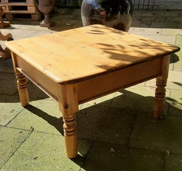 Antieke iepenhouten salontafel met lade beschikbaar voor biedingen
