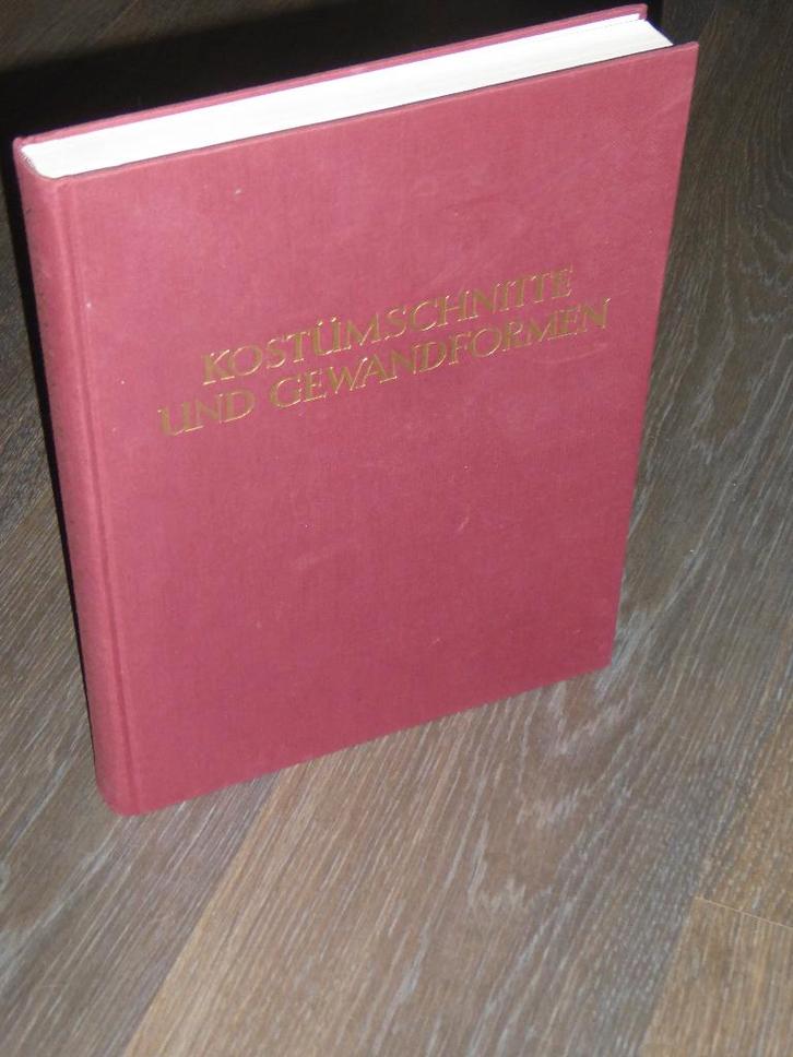 MAX TILKE - KOSTÜMSCHNITTE UND GEWANDFORMEN, Boeken, Taal | Duits, Zo goed als nieuw, Non-fictie, Verzenden