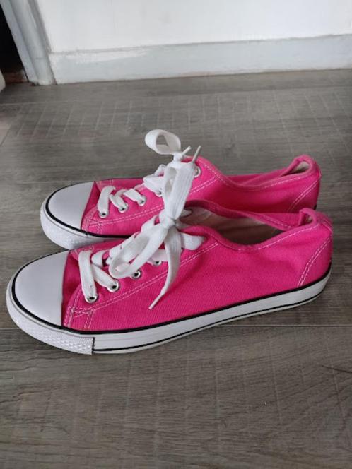 Panther roze canvas dames gympen, Kleding | Dames, Schoenen, Zo goed als nieuw, Sneakers of Gympen, Roze, Ophalen of Verzenden