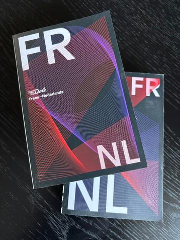 Twee woordenboeken niet gebruikt.  beschikbaar voor biedingen