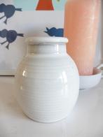 Wit vaasje retro vintage Germany nr 801, Huis en Inrichting, Woonaccessoires | Vazen, Gebruikt, Wit, Aardewerk of Porselein, Ophalen of Verzenden