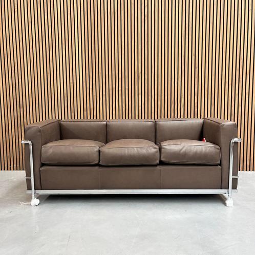 Cassina LC2 bank - Le Corbusier Mocca leder, Antiek en Kunst, Antiek | Meubels | Stoelen en Banken