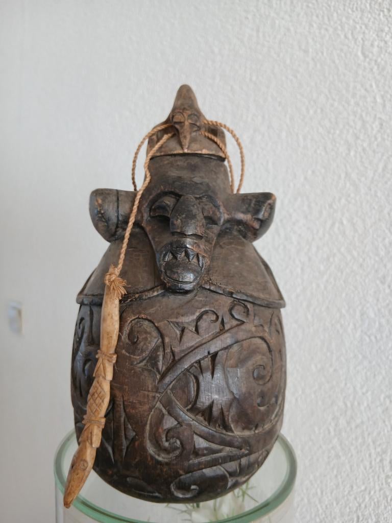Dayak Borneo Kalimantan Indonesische houten pot container, Antiek en Kunst, Ophalen of Verzenden