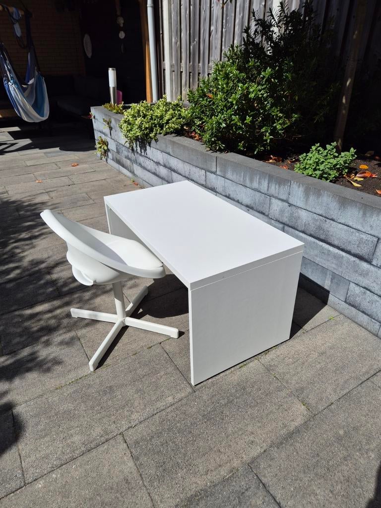 Ikea LOBERGET / SIBBEN
Kinderbureaustoel en bureau, wit, Huis en Inrichting, Bureaus, Ophalen, Kinderbureau, Zo goed als nieuw