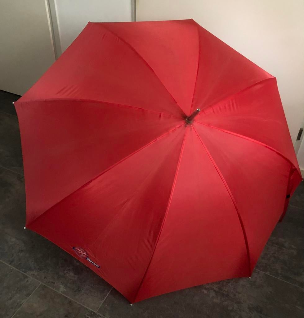 Grote rode paraplu, Ophalen, Gebruikt, Rood