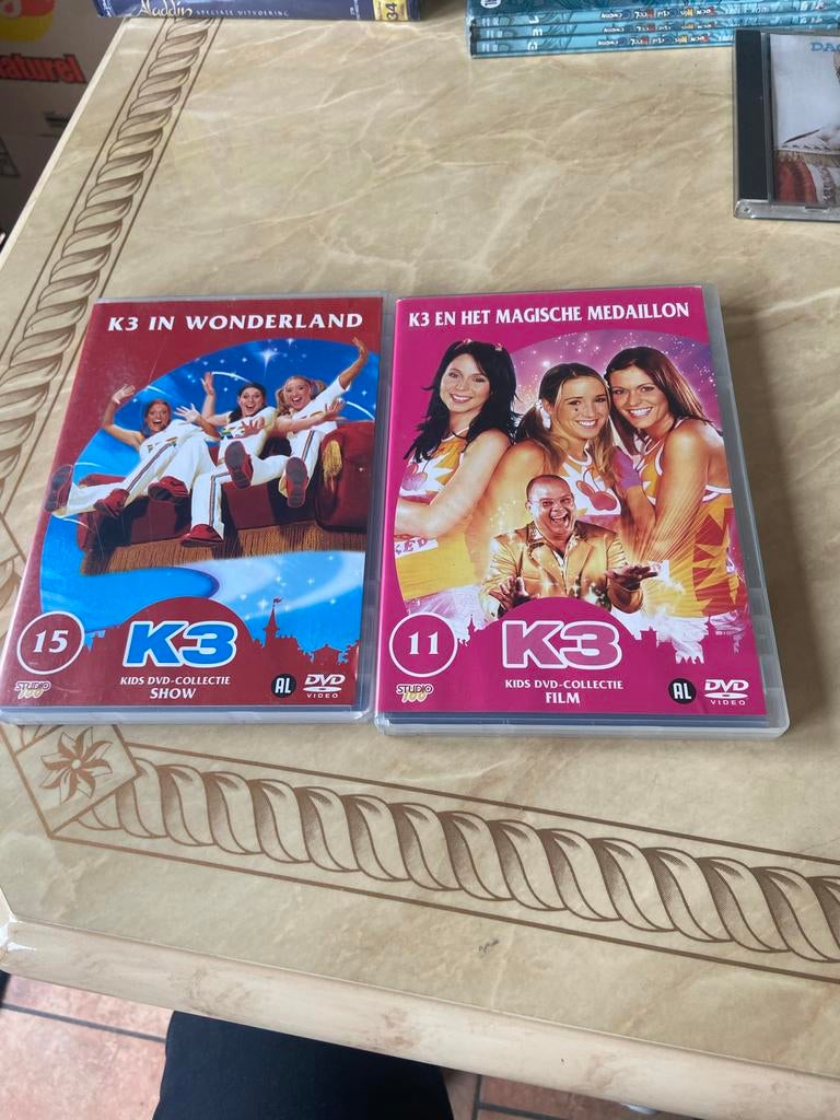 K3 DVD's: In Wonderland & Het Magische Medaillon, Cd's en Dvd's, Dvd's | Kinderen en Jeugd, Alle leeftijden, Overige genres, Ophalen of Verzenden