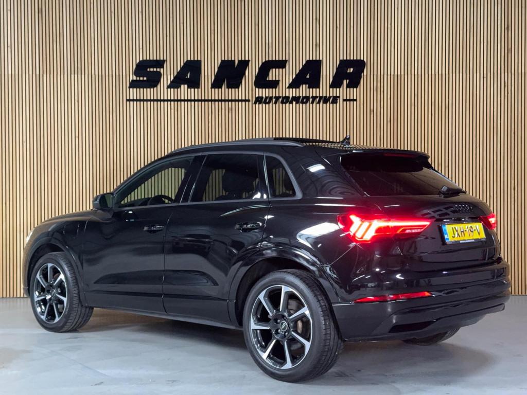 Audi Q3 45 TFSI e S edition Full BLACK|PANO|SONOS|AMBIENT|CA, Auto's, Zwart, Hybride Elektrisch/Benzine, 13 kWh, SUV of Terreinwagen