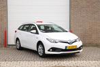 Toyota Auris 1.8 Hybrid Touring | Dealer garantie, Wit, Origineel Nederlands, 1798 cc, Volledig hybride