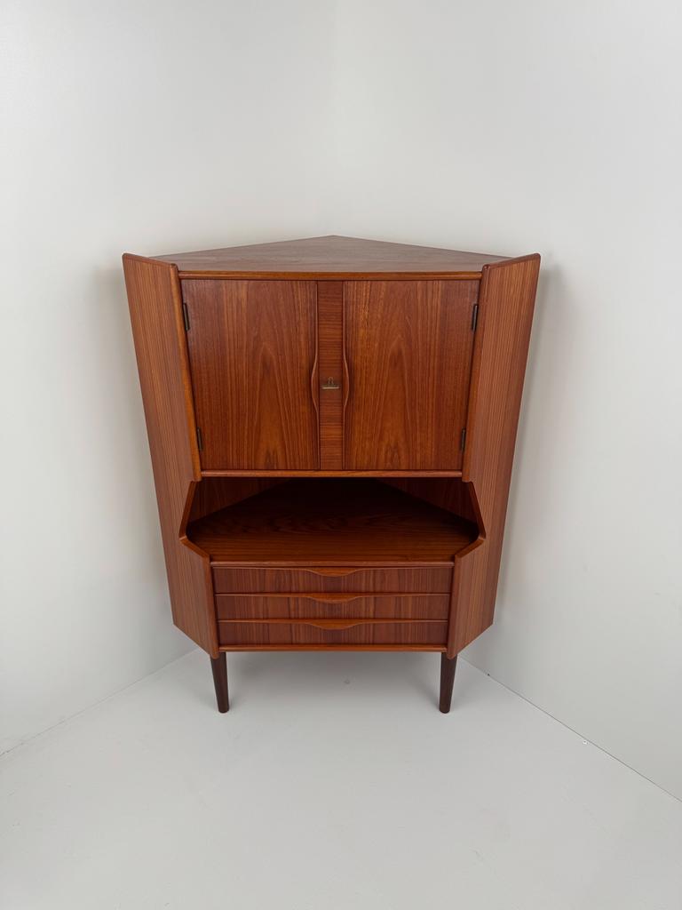 Gunnar Falsig Corner Bar Cabinet for Falsigs Møbelfabrik, Ophalen, Z, Z, Z
