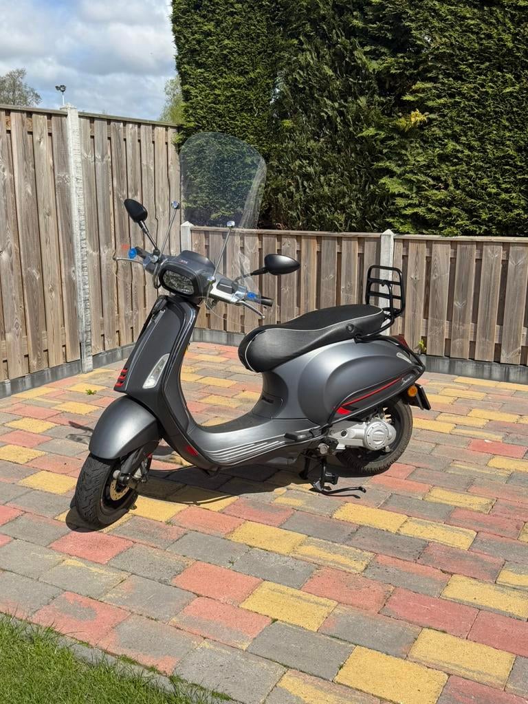 Vespa sprint || brom || 2019 ||, Fietsen en Brommers, Scooters | Vespa, Ophalen, Zo goed als nieuw, Benzine