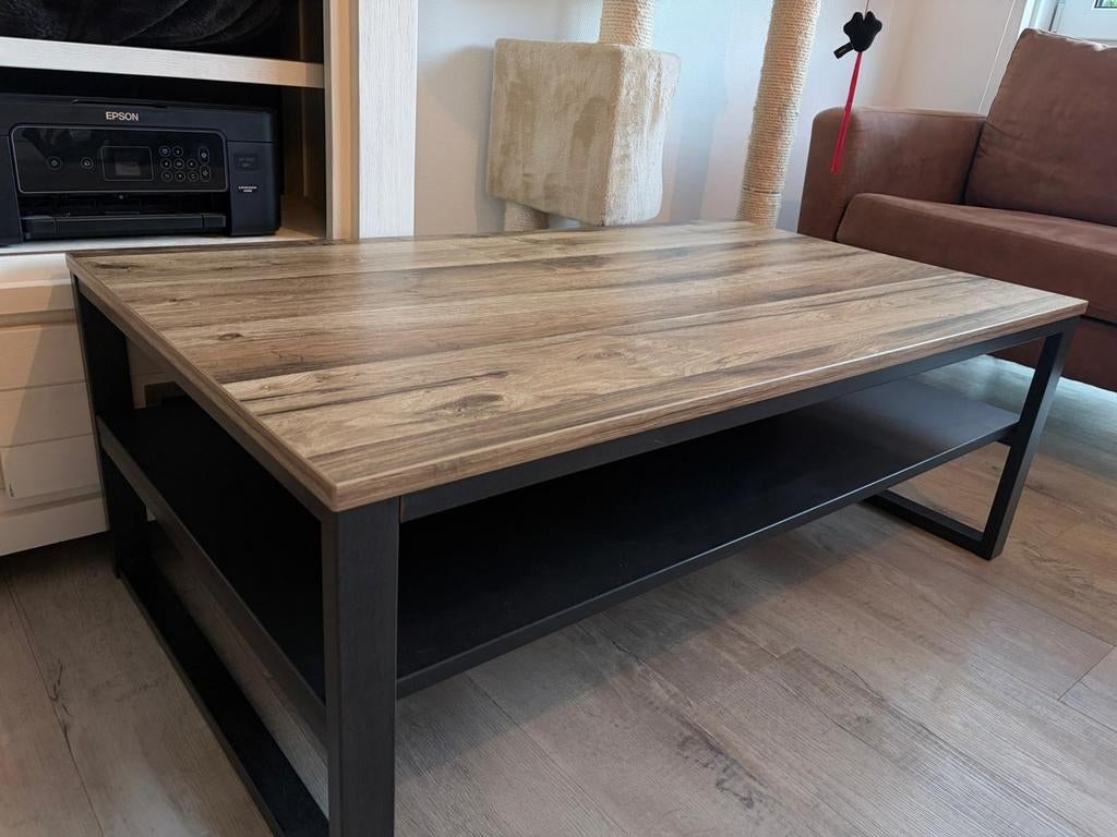 Salontafel met houtnerf en zwart metalen onderstel, Huis en Inrichting, Tafels | Salontafels, Ophalen, 100 tot 150 cm, 50 tot 100 cm