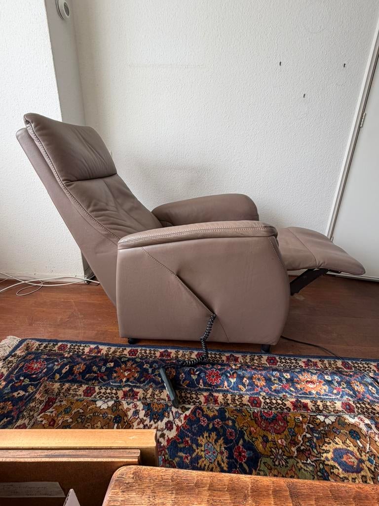 Prominent sta op stoel, Ophalen, Gebruikt, Minder dan 75 cm, Leer