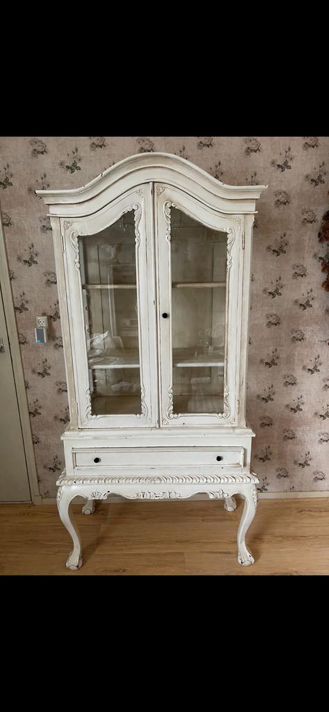 Vitrine kast, Ophalen