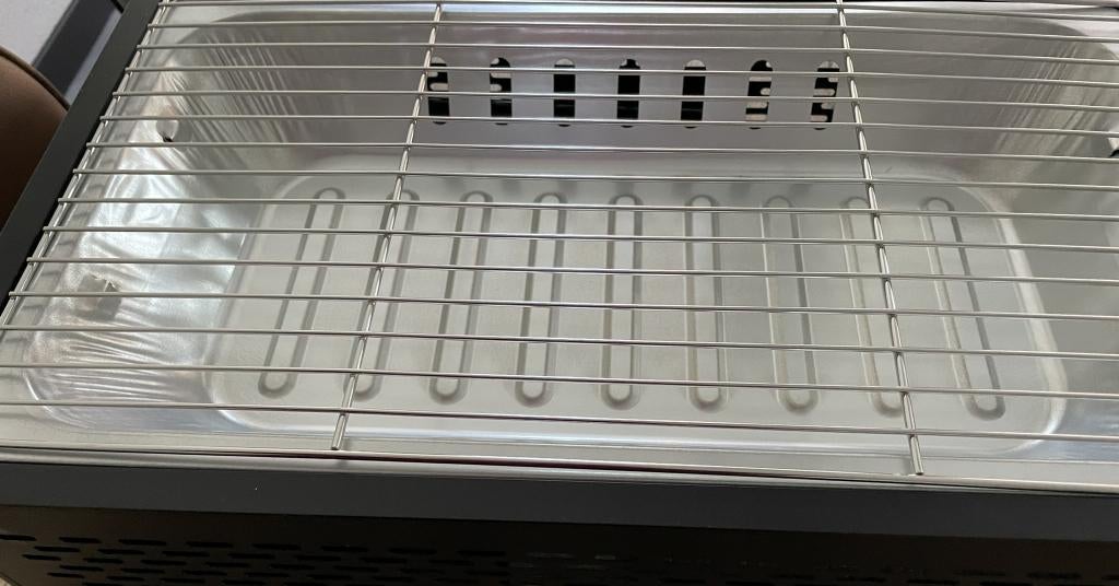 Te koop nieuwe buiten tafel barbecue met accessoires., Ophalen of Verzenden, Nieuw, Met accessoires