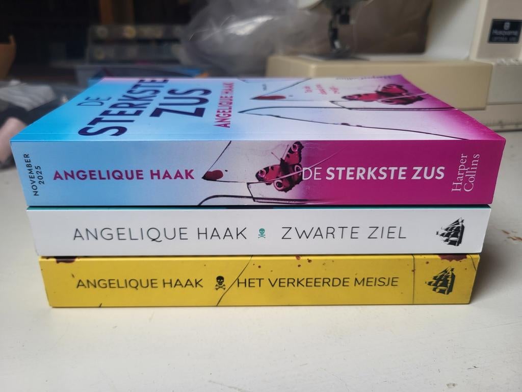 Angelique Haak. Sterkste zus. Zwarte ziel. Verkeerde meisje, Boeken, Ophalen of Verzenden, Nieuw