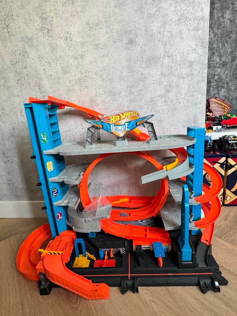 Hot Wheels Ultimate Garage met 46 Hot Wheels auto's, Kinderen en Baby's, Speelgoed | Speelgoedvoertuigen, Ophalen, Gebruikt